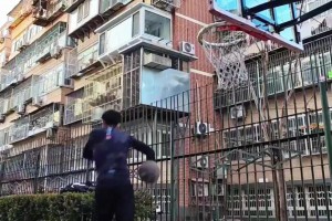 噢买尬！你这些动作我只在以前街头篮球那游戏里见过~